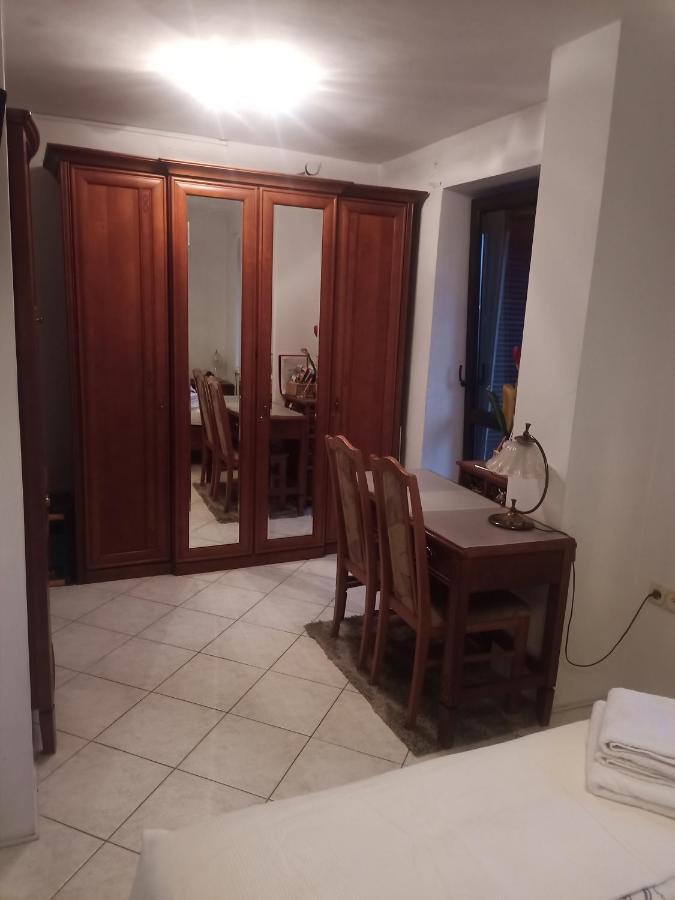Pokoj W Domu Z Duzym Ogrodem Krakau Exterior foto