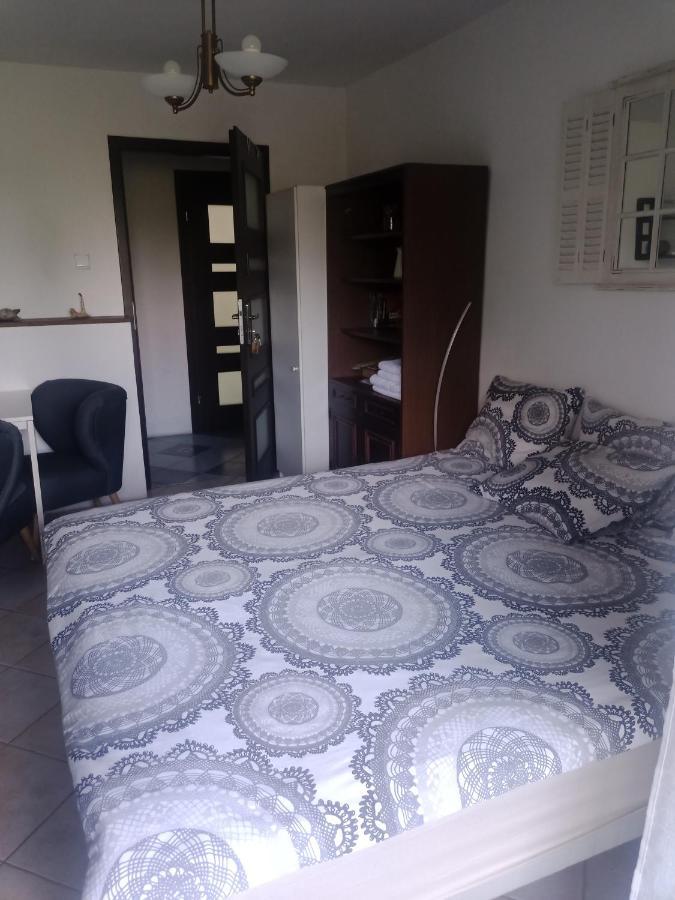 Pokoj W Domu Z Duzym Ogrodem Krakau Exterior foto